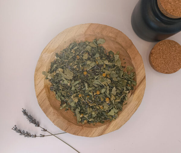 Mélange de plantes de la tisane équilibre émotionnel Que se ravive la flamme, présenté en vrac.