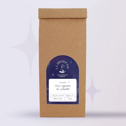 Tisane énergie Que rayonne la vitalité à base de romarin, cannelle et curcuma, en sachet de 60g.