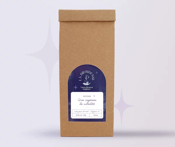 Tisane énergie Que rayonne la vitalité à base de romarin, cannelle et curcuma, en sachet de 60g.