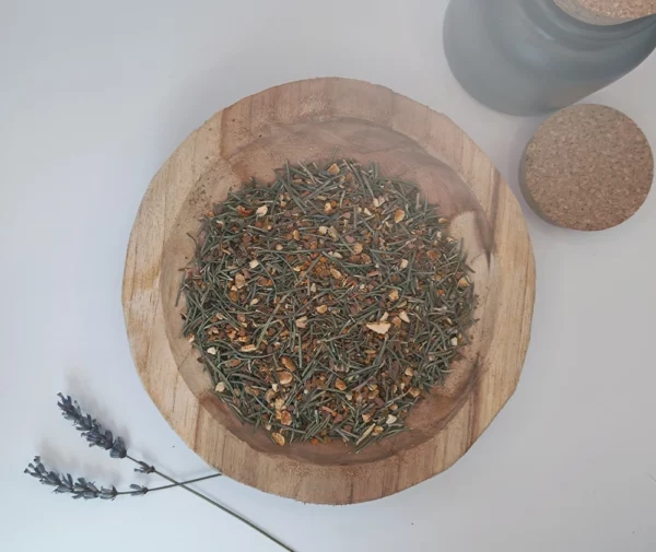 Mélange de plantes de la tisane énergie que rayonne la vitalité, présenté en vrac.