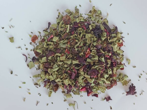 Plantes composant l'infusion glacée sans sucre  : hibiscus, menthe poivrée, cynorrhodon, thym citron, et verveine.